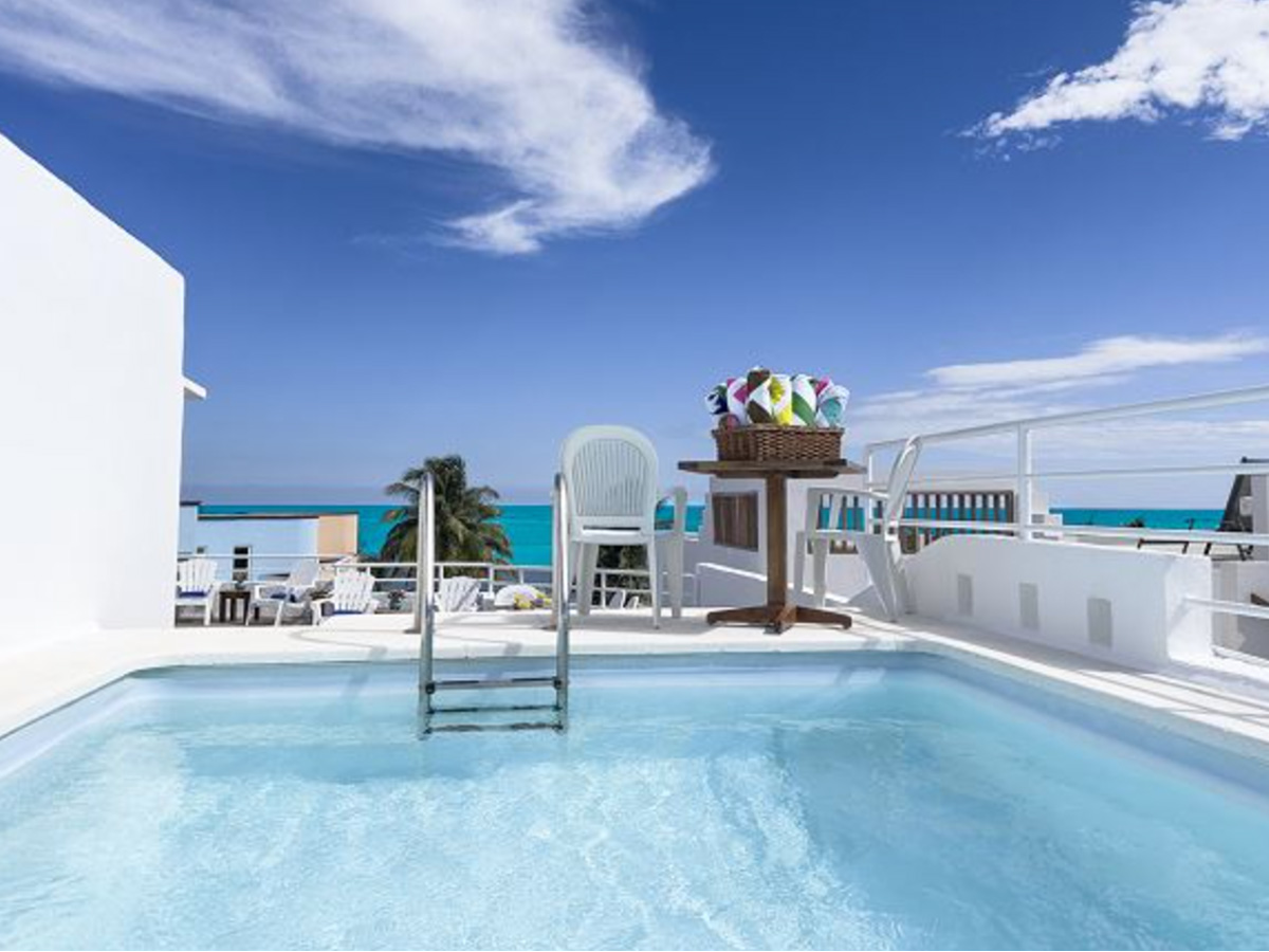 Rooftop pool at Cuatro Estaciones with ocean views in Puerto Morelos
