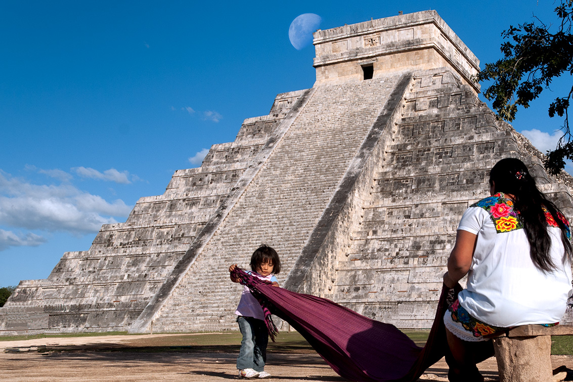 A woman and child in front of El Castillo at Chichén Itzá